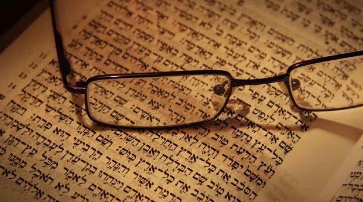 O Novo Testamento Foi Escrito em Hebraico ou Grego?